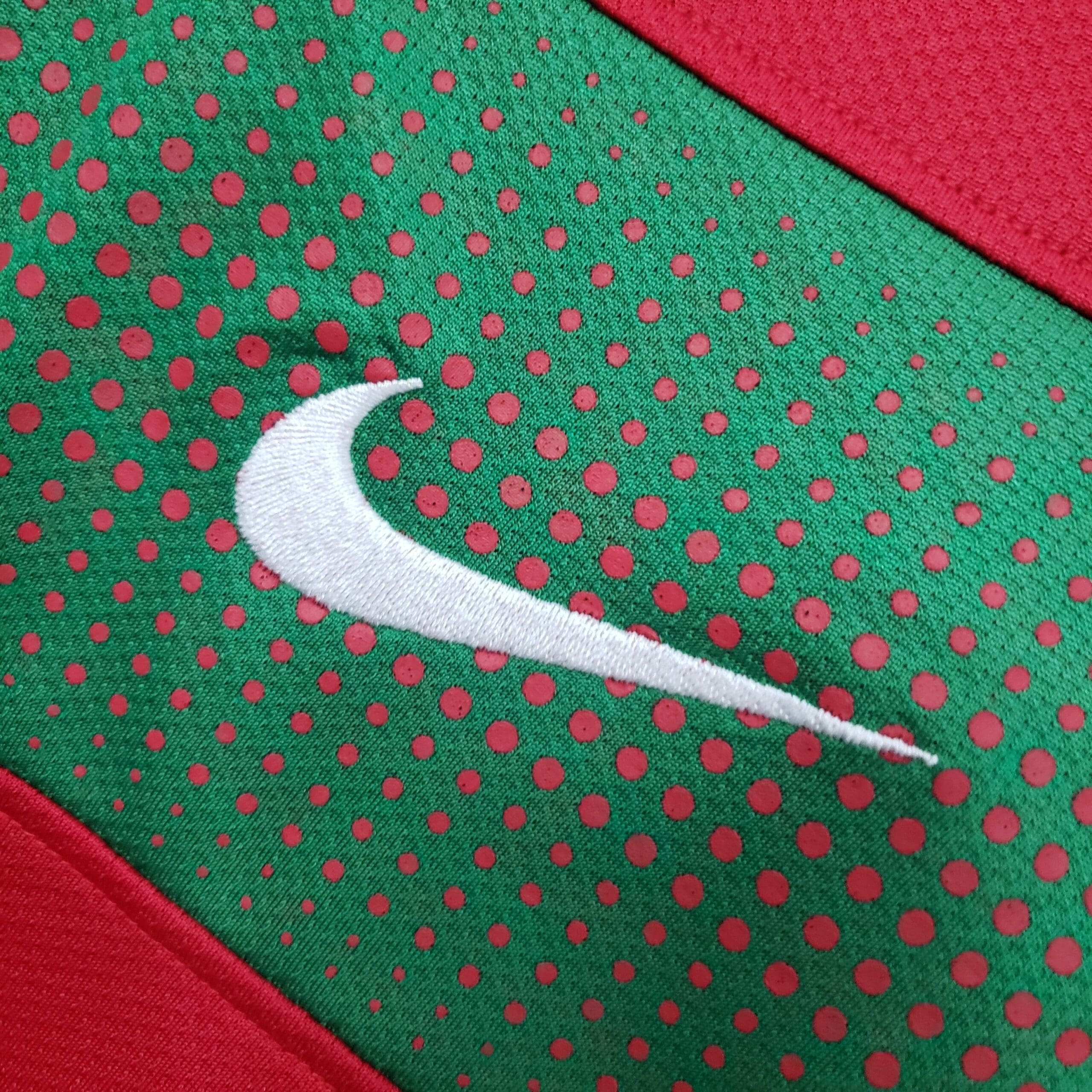 2010 Portugal Home Kit - Image 3